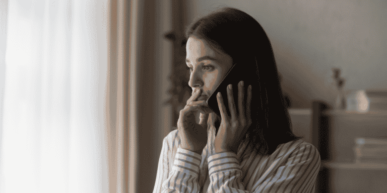 De fato, em algumas situações, a cora manda mensagem no WhatsApp para clientes e não-clientes. Entenda quando esse contato acontece!