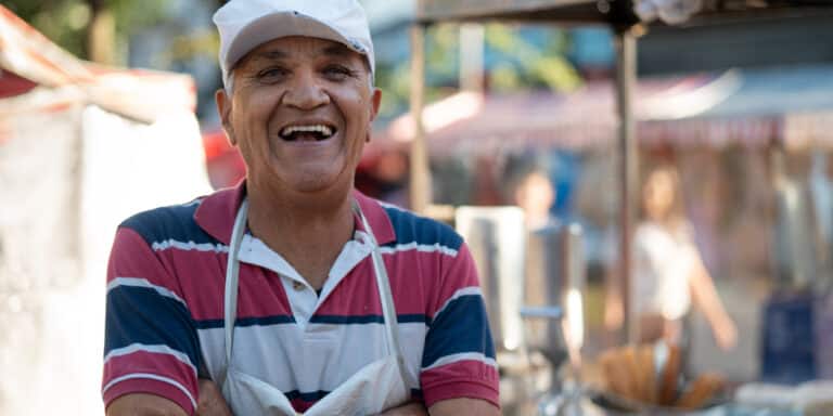 homem prestador de serviço