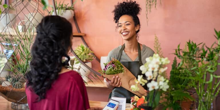empreendedora usando frases para o dia do cliente