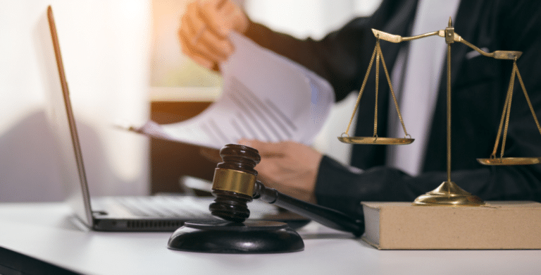 como cobrar um cliente judicialmente